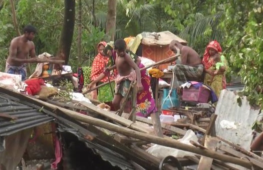 ভোলায় টর্নেডোয় বিধ্বস্ত ৬০ বসতঘর