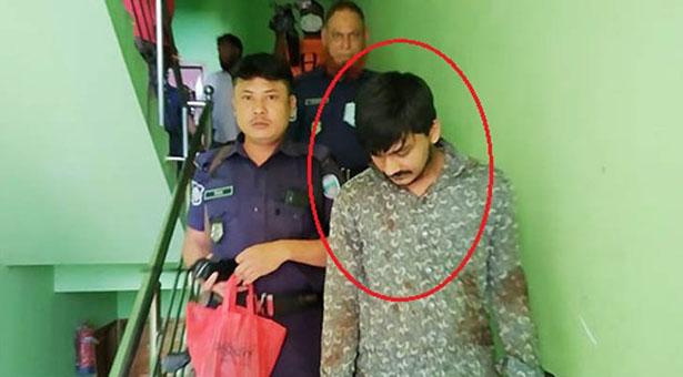 হাতেনাতে ধরা পুলিশ সদস্য