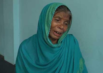 বিধবা ভাতার কার্ড চাওয়ায় বৃদ্ধাকে মারলেন ইউপি চেয়ারম্যান