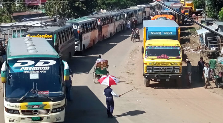 পাটুরিয়া ঘাটে যানবাহনের চাপ