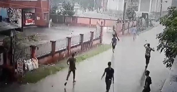 কুপিয়ে জখম